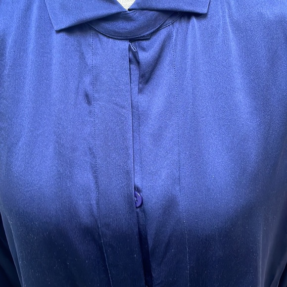 Navy Linda Allard for Ellen Tracy silks blouse with hidden buttons - Picture 2 of 7